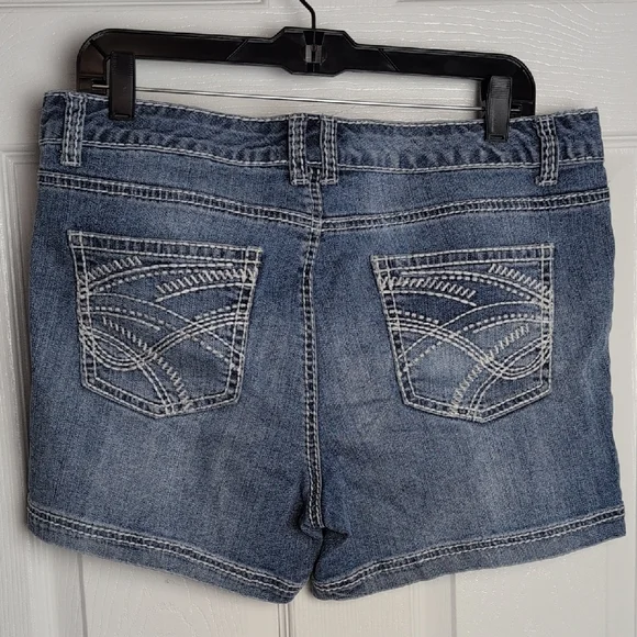 Maurices Distressed Blue Jean Shorts, Sz. 13/14 - Picture 6 of 8